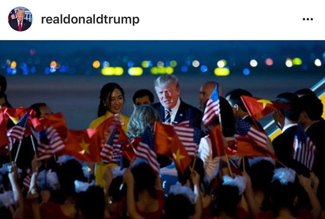 Người đẹp Hoa hậu Việt Nam kể kỉ niệm tặng hoa Tổng thống Trump Bức ảnh Hà My tặng hoa Tổng thống Donald Trump từng được ông đăng tải trên trang Instagram chính thức.