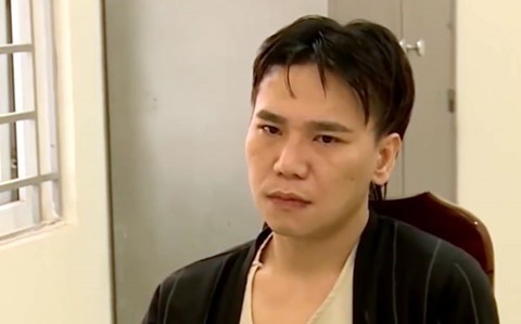 Nhìn lại vụ ca sĩ Châu Việt Cường nhét tỏi làm chết người rúng động showbiz Việt Ca sĩ Châu Việt Cường tại cơ quan điều tra.