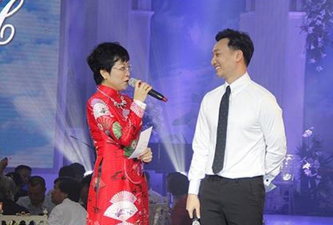 MC Thảo Vân 'sốc' khi bị Trần Lực chê dẫn đám cưới Trung Hiếu giả dối thớ lợ Thảo Vân cảm thấy tổn thương và bị xúc phạm khi bị chê dẫn đám cưới giả dối, thớ lợ.
