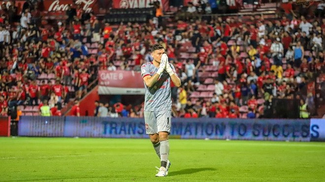 Đặng Văn Lâm: ‘Tôi không hối hận khi chuyển đến Muangthong’ Trải nghiệm tại Thai League mang đến những bài học kinh nghiệm quý giá tốt cho bản thân Văn Lâm. Ảnh: Kitti Tumpmalai