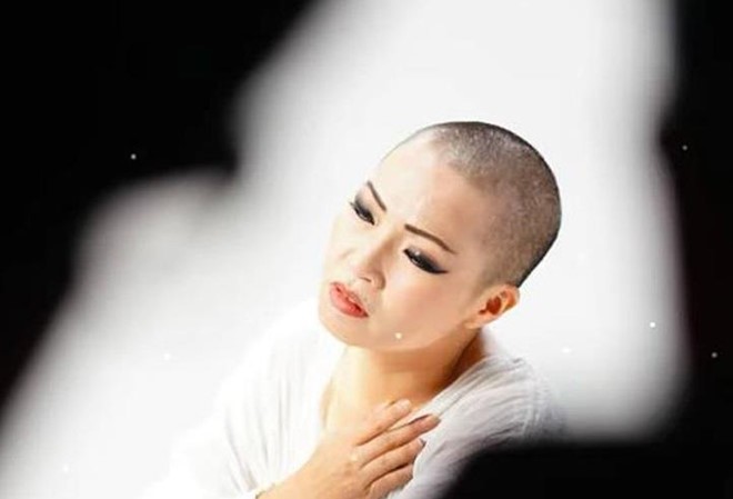 Phương Thanh chỉ trích phía mua 'Độ ta không độ nàng', fan tranh cãi gay gắt Hình ảnh Phương Thanh trong MV cover "Độ ta không độ nàng".