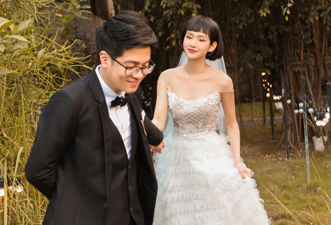 Showbiz 11/7: Hiền Hồ chính thức lên tiếng về tin đồn hẹn hò Bùi Anh Tuấn Showbiz 11/7: Hiền Hồ chính thức lên tiếng về tin đồn hẹn hò Bùi Anh Tuấn
