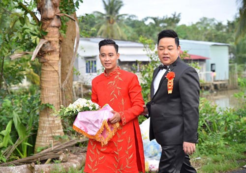 Showbiz 9/9: Quang Lê đưa con trai đi hỏi vợ ở Cần Thơ gây bất ngờ Showbiz 9/9: Quang Lê đưa con trai đi hỏi vợ ở Cần Thơ gây bất ngờ