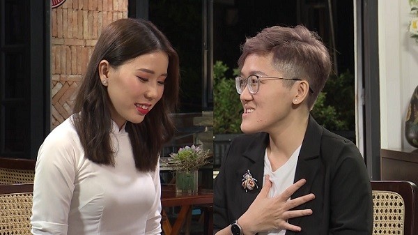 MC Cát Tường lần đầu mai mối cặp đôi đồng tính nữ tại 'Hẹn ăn trưa' Cặp đôi đồng tính nữ đầu tiên tham gia chương trình 'Hẹn ăn trưa'.