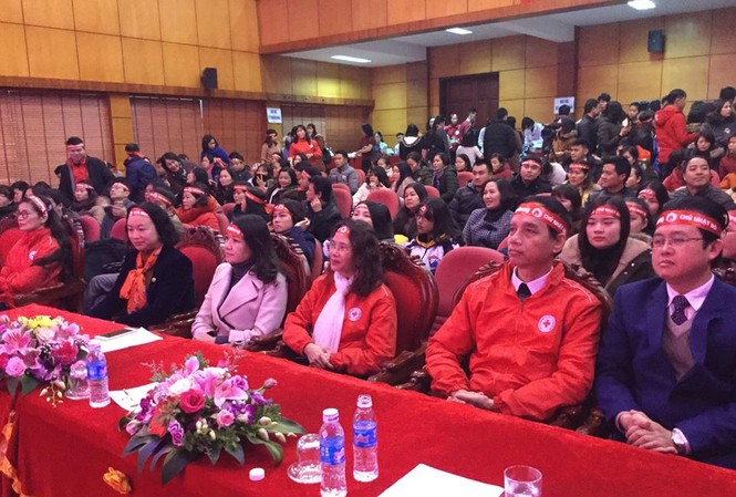 Rực rỡ 'Chủ nhật đỏ - Lễ hội xuân hồng' tại Lạng Sơn Đông đảo cán bộ, nhân dân Lạng Sơn tham gia chương trình hiến máu .Ảnh: Duy Chiến