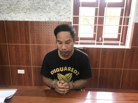 Khởi tố đối tượng đánh bố, hành hung công an Đối tượng Mạnh tại cơ quan công an .Ảnh: Nguyệt My