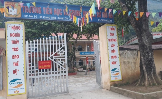 Phân trần của người cùng nữ giáo viên khỏa thân trong nhà nghỉ ở Lạng Sơn Trường Tiểu học-THCS Mỏ Đá, nơi ông Q công tác rất gần gia đình bà T. Hiện cả hai đang bị tạm đình chỉ công tác .Ảnh: Duy Chiến