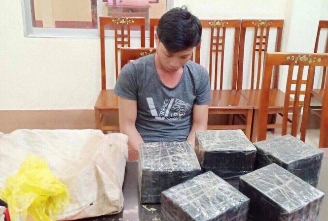 Lạng Sơn: Phá đường dây vận chuyển 26 bánh ma túy Đối tượng Ninh cùng tang vật tại cơ quan công an Lạng Sơn .Ảnh: Duy Chiến