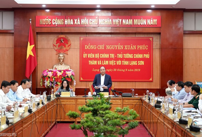 Thủ tướng Chính phủ Nguyễn Xuân Phúc làm việc với lãnh đạo tỉnh Lạng Sơn Thủ tướng Nguyễn Xuân Phúc phát biểu ý kiến tại buổi làm việc với lãnh đạo chủ chốt của tỉnh Lạng Sơn - Ảnh: VGP/Quang Hiếu