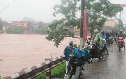 4 người chết, mất tích do mưa lũ Sông Kỳ Cùng dâng cao, uy hiếp cuộc sống người dân