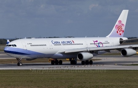 Thông tin mới nhất vụ đạp nhầm chân ga mất 1 triệu USD Xe chở hành lý đâm vào máy bay của China Airlines là sự cố nghiêm trọng.