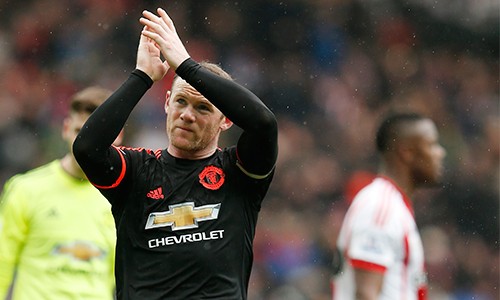 Mơ sao mà Man Utd định vượt lên top bốn? Rooney không lạc quan vào cơ hội cán đích trong top 4 của Man Utd. Ảnh: Reuters.