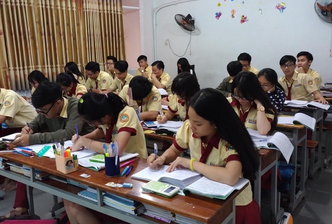 Tuyệt chiêu giảm tình trạng học sinh bỏ học sau Tết Học sinh THPT Thành Nhân, TPHCM hào hứng đến trường sau kỳ nghỉ tết dài ngày