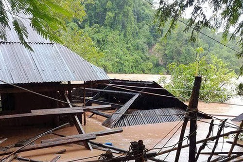 Hai dì cháu tử vong trong cơn lũ dữ ở Nghệ An Hai dì cháu tử vong trong cơn lũ dữ ở Nghệ An