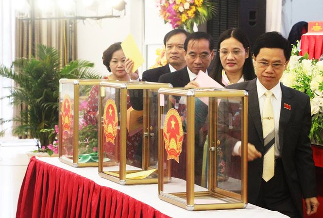 Nghệ An: Hàng loạt giám đốc Sở có phiếu tín nhiệm tỷ lệ thấp Nghệ An lấy phiếu tín nhiệm của 83 đại biểu