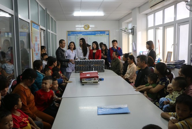 Người đẹp tài năng Đinh Phương Mỹ Duyên đến với bệnh nhi Nghệ An Người đẹp tài năng Đinh Phương Mỹ Duyên đến với bệnh nhi Nghệ An