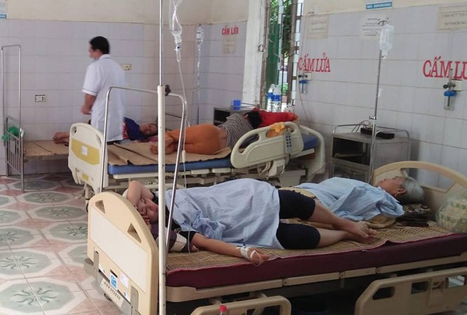 Đi ăn cưới về, 8 người bị ngộ độc cấp cứu Đi ăn cưới về, 8 người bị ngộ độc cấp cứu