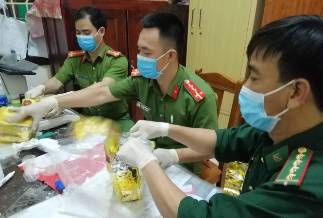 Công an tiết lộ quá trình kiểm đếm 700kg ma túy thu bên vệ đường Công an tiết lộ quá trình kiểm đếm 700kg ma túy thu bên vệ đường
