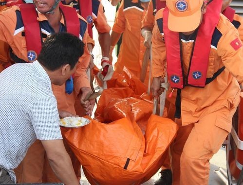 Huy động 11 tàu tìm kiếm 9 thuyền viên mất tích trên biển Hải Phòng Huy động 11 tàu tìm kiếm 9 thuyền viên mất tích trên biển Hải Phòng