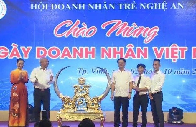 Thực hư đấu giá cặp sừng bò nghi là ‘động vật hoang dã’ Thực hư đấu giá cặp sừng bò nghi là ‘động vật hoang dã’