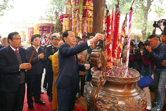 Long trọng lễ dâng hương tại Hoàng thành Thăng Long Long trọng lễ dâng hương tại Hoàng thành Thăng Long
