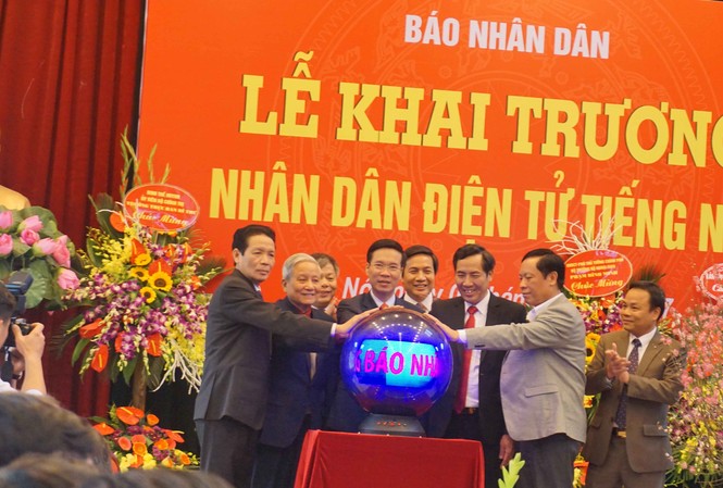 Khai trương Nhân dân điện tử tiếng Nga Báo Nhân Dân có thêm ấn phẩm Nhân Dân điện tử tiếng Nga. Ảnh: Nguyên Khánh