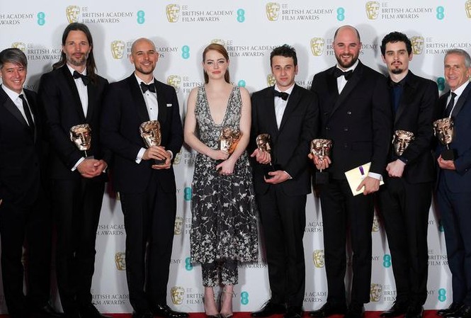 La La Land lại thống trị Oscar nước Anh Ê kíp La La Land ăn mừng chiến thắng vang dội của phim tại BAFTA