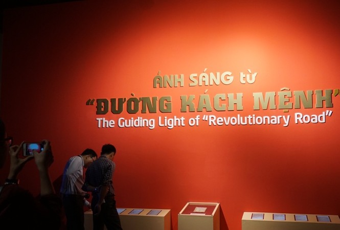 Trưng bày bảo vật quốc gia 'Đường Kách Mệnh' Trưng bày chuyên đề Ánh sáng từ "Đường Kách Mệnh". Ảnh: Bảo Hân