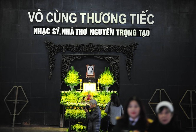 Gia đình, bạn bè tiễn biệt Nguyễn Trọng Tạo về với 'Khúc hát sông quê' Gia đình, bạn bè tiễn đưa nhà thơ, nhạc sỹ Nguyễn Trọng Tạo. Ảnh: Xuân Tùng