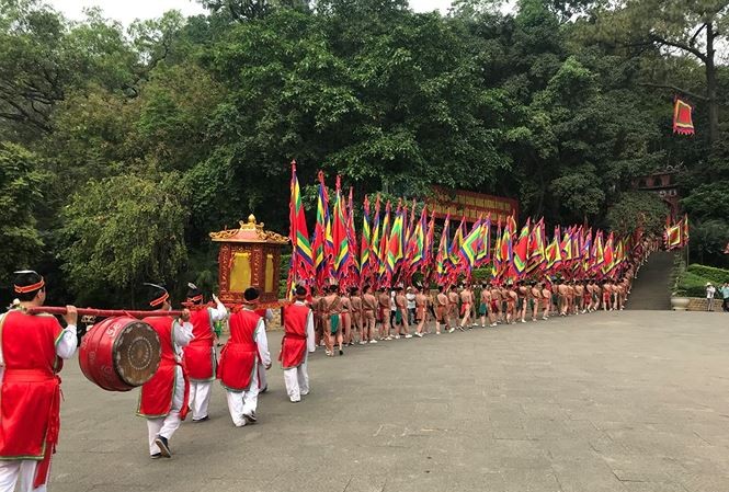 Thành phố Việt Trì bắn pháo hoa dịp giỗ Tổ Hùng Vương Sẽ bắn pháo hoa tầm thấp trong lễ khai mạc lễ hội đền Hùng tại sân khấu chính Quảng trường Hùng Vương