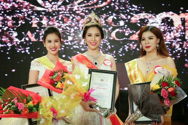 Nữ hoàng trang sức không chấp nhận thí sinh can thiệp thẩm mỹ Cuộc thi Nữ hoàng trang sức Việt Nam 2019 bỏ thi bikini trên sân khấu