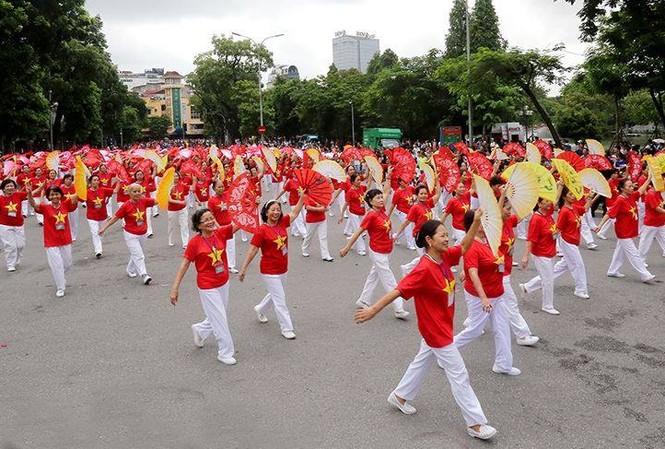 10 nghìn người dự lễ hội đường phố dịp 20 năm Thành phố vì hòa bình Lễ hội đường phố nhân kỷ niệm 20 năm Hà Nội được vinh danh Thành phố vì hòa bình