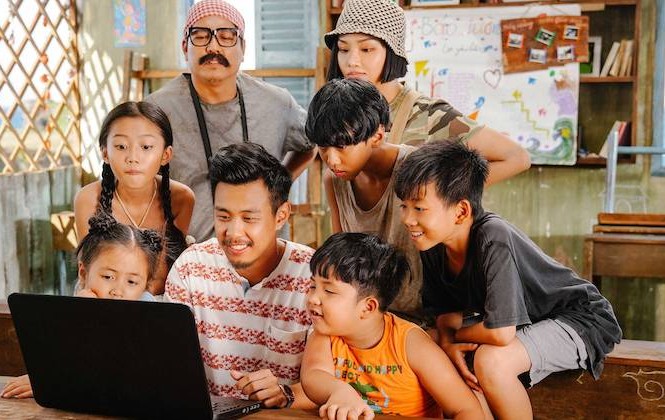 Phim Việt 'đại chiến' phim ngoại ở rạp dịp 2/9 Anh thầy ngôi sao là phim ăn khách dịp 2/9