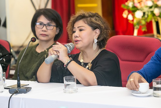 Việt Hoàn kể kỷ niệm suốt 7 đêm tìm cách trèo tường xem NSND Thanh Hoa hát NSND Thanh Hoa vẫn hát ở tuổi 70