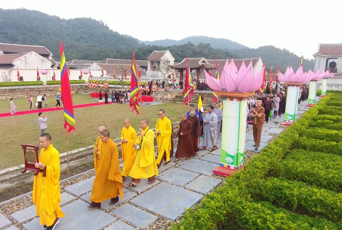 Hơn 5 nghìn phật tử về Đại lễ Phật Hoàng Trần Nhân Tông nhập niết bàn Đại lễ tưởng niệm Phật Hoàng Trần Nhân Tông nhập Niết bàn
