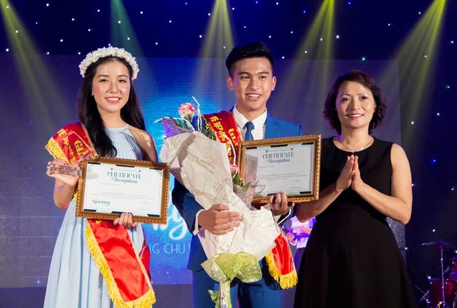 Trường THPT Chu Văn An có gương mặt đại sứ mới Cặp đôi chiến thắng tại đêm hội.