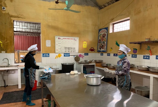 Bộ GD&ĐT yêu cầu chấn chỉnh bữa ăn trường học sau chấn động sán lợn ở Bắc Ninh Thực phẩm vào bếp ăn trường học như thế nào là nỗi lo của đa số phụ huynh.