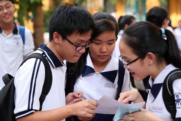 23.000 học sinh Thủ đô 'trượt' lớp 10 trường công lập Thí sinh căn cứ vào danh sách dự tuyển và chỉ tiêu tuyển sinh để tính tỉ lệ chọi của các trường