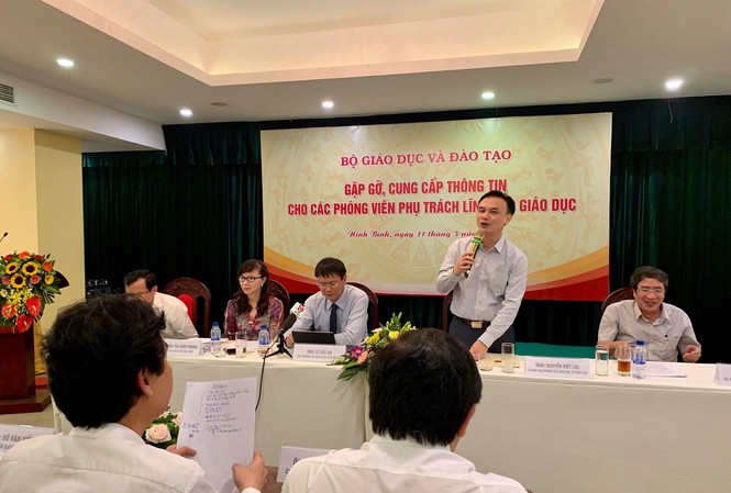 Thí sinh ĐH bị chiếm chỗ, Bộ GD&ĐT nói gì? Lãnh đạo Bộ GD&ĐT cung cấp thông tin về kỳ thi THPT quốc gia cho báo chí