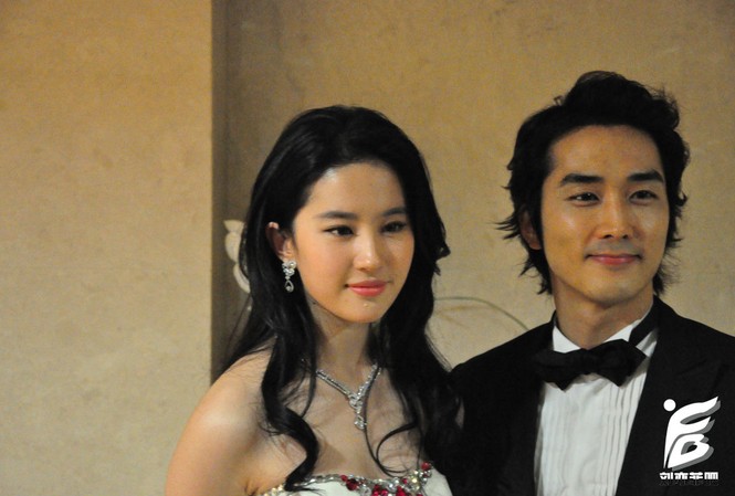 Song Seung Hun 'vướng lưới tình' mỹ nhân Hoa ngữ Lưu Diệc Phi Song Seung Hun 'vướng lưới tình' mỹ nhân Hoa ngữ Lưu Diệc Phi