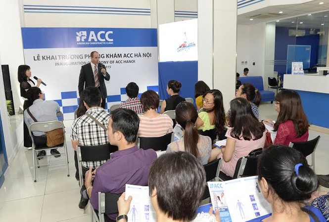 Điều trị hiệu quả và dứt điểm thoái hóa cột sống không cần phẫu thuật Bác sĩ Wade Brackenbury – giám đốc và là người sáng lập phòng khám ACC giới thiệu về phương pháp mới điều trị thoái hóa cột sống.