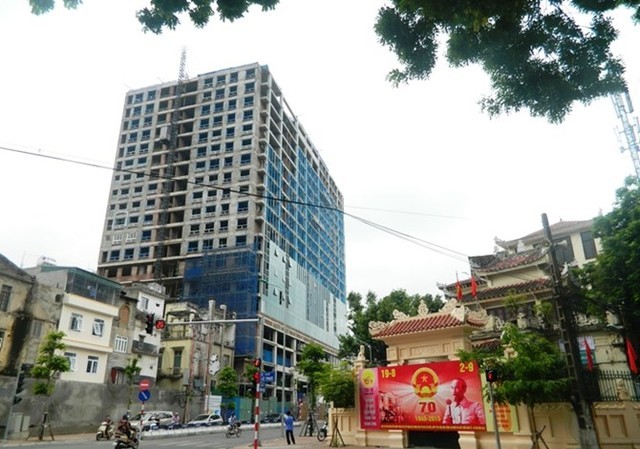 Không cấp phép đối với chủ đầu tư có nhiều sai phạm Thời gian tới, Hà Nội sẽ có nhiều biện pháp kiểm soát những công trình vi phạm xây dựng như 8B Lê Trực.