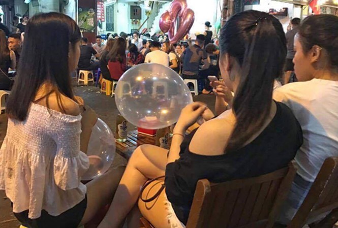 “Bóng cười” nhan nhản: Vì lợi nhuận 6 - 7 triệu đồng một tối “Bóng cười” nhan nhản: Vì lợi nhuận 6 - 7 triệu đồng một tối