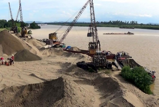 Bí thư, Chủ tịch quận, huyện phải chịu trách nhiệm về 'cát tặc' Bí thư, Chủ tịch quận, huyện phải chịu trách nhiệm về 'cát tặc'