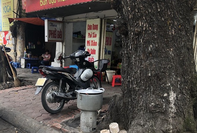 Xử phạt người dùng bếp than tổ ong vào năm 2021 Bếp than tổ ong trên đường phố Hà Nội