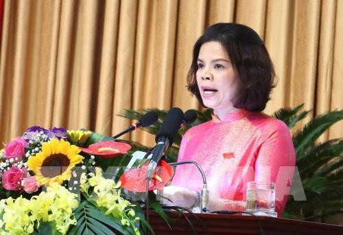 Bắc Ninh có nữ Chủ tịch tỉnh đầu tiên từ khi thành lập tỉnh Tân Chủ tịch UBND tỉnh Bắc Ninh Nguyễn Hương Giang phát biểu nhậm chức. Ảnh: Diệp Trương – TTXVN