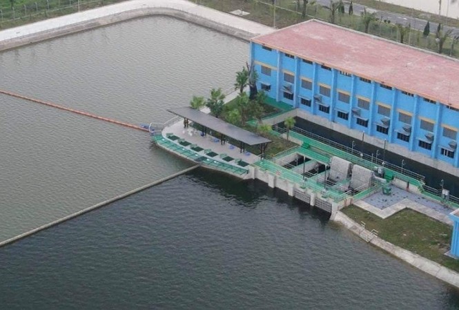 Shark Liên đánh bóng golf xuống hồ lắng: Sông Đuống vi phạm an toàn nước sạch Hồ lắng và sân tập golf bên trong nhà máy nước mặt sông Đuống. Ảnh minh họa
