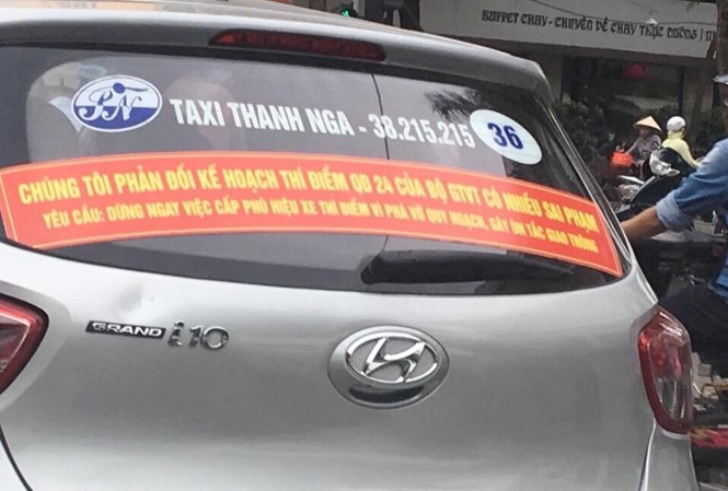 Hà Nội yêu cầu taxi bỏ khẩu hiệu phản đối Uber, Grab Hà Nội yêu cầu taxi bỏ khẩu hiệu phản đối Uber, Grab
