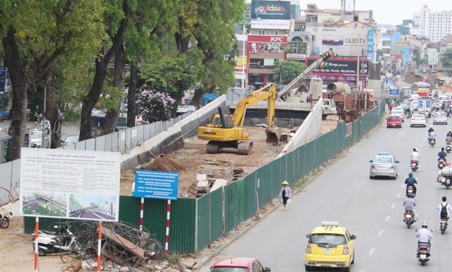 Hà Nội nêu tên các điểm đen do dự án 'rùa bò' Đường Yên Phụ một trong 10 điểm ùn tắc do công trường thi công gây ra