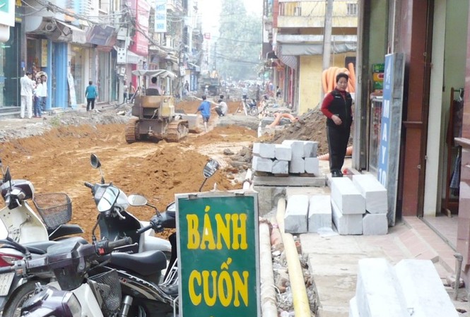 Hà Nội chi hơn 125 tỷ đồng xén vỉa hè, dải phân cách để mở rộng đường Hơn 125 tỷ đồng được chi để xén vỉa hè, dải phân cách mở rộng đường.